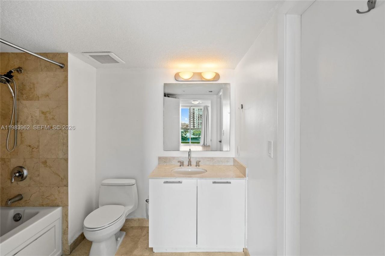 1800 N Bayshore Dr, Unit 1208, Miami, FL 33132 Photo