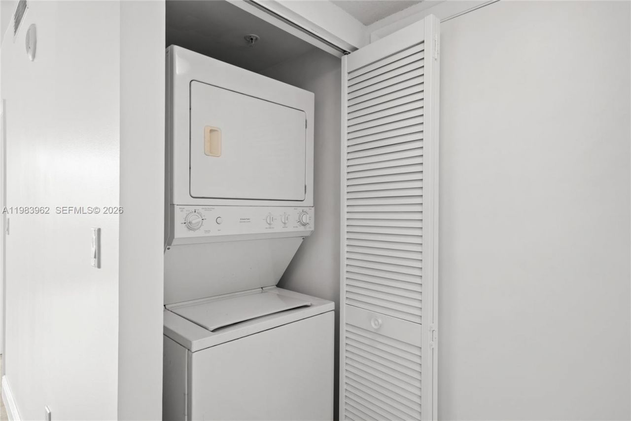 1800 N Bayshore Dr, Unit 1208, Miami, FL 33132 Photo