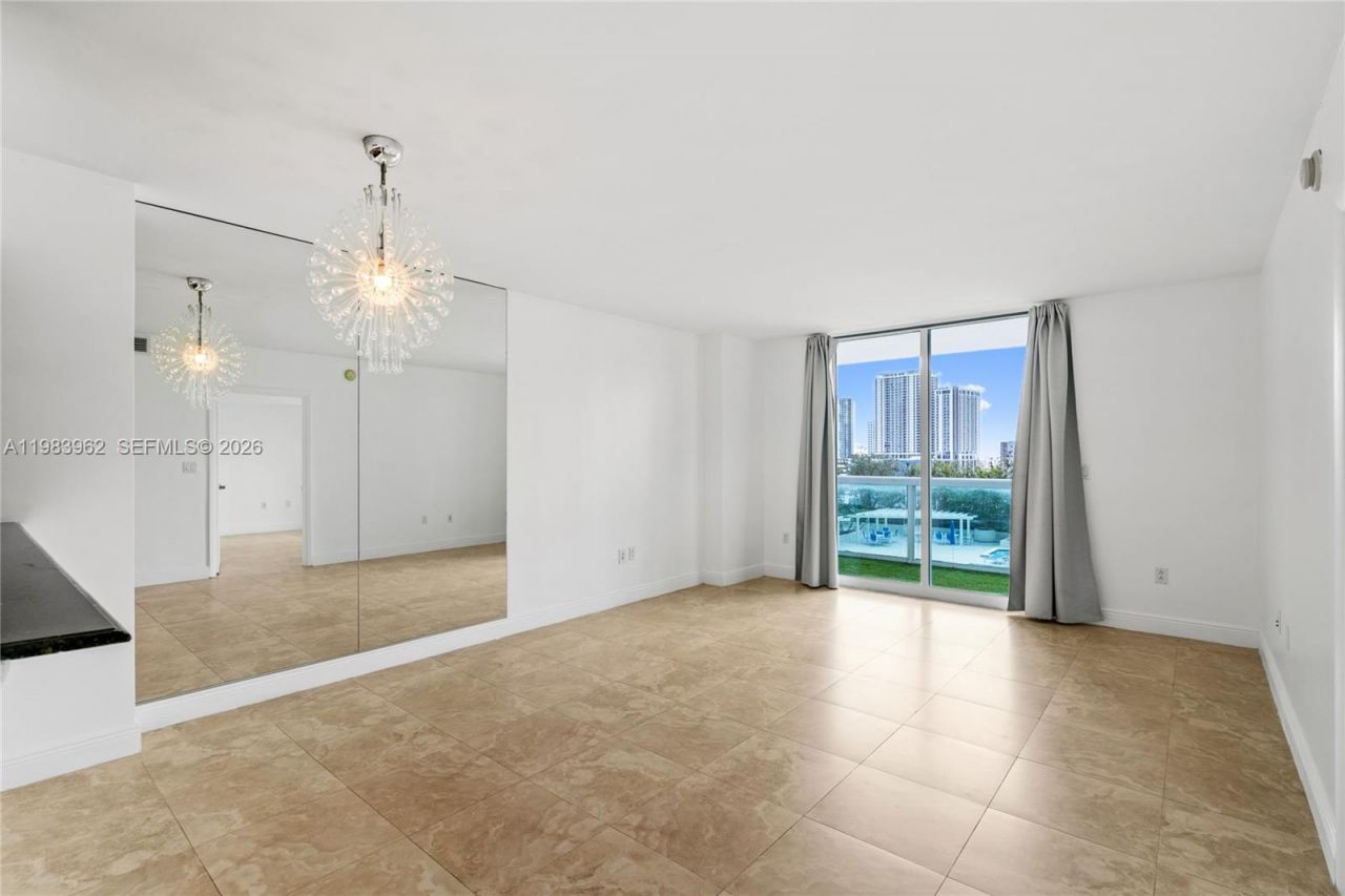 1800 N Bayshore Dr, Unit 1208, Miami, FL 33132 Photo