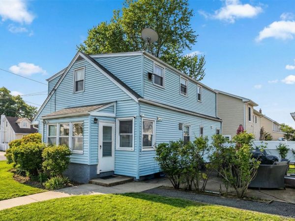 282 Caryl Drive , Lawrence, NY 11559