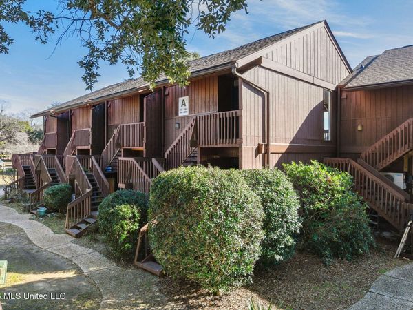 206 Lakeside Villa, Diamondhead, MS 39525