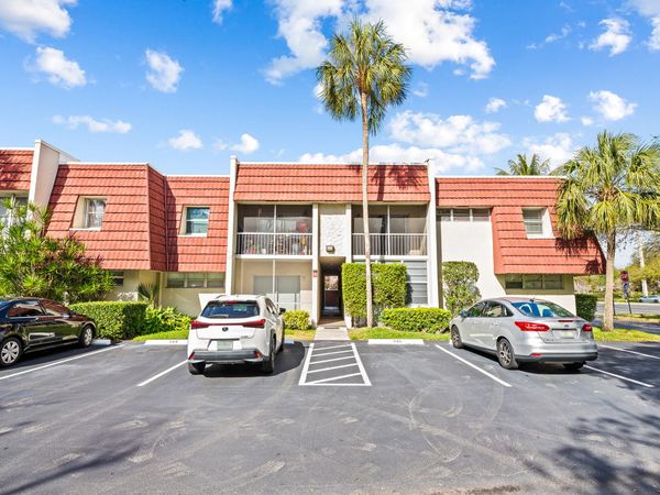 1 Jacaranda Country Club Drive, Unit 202, Plantation, FL 33324