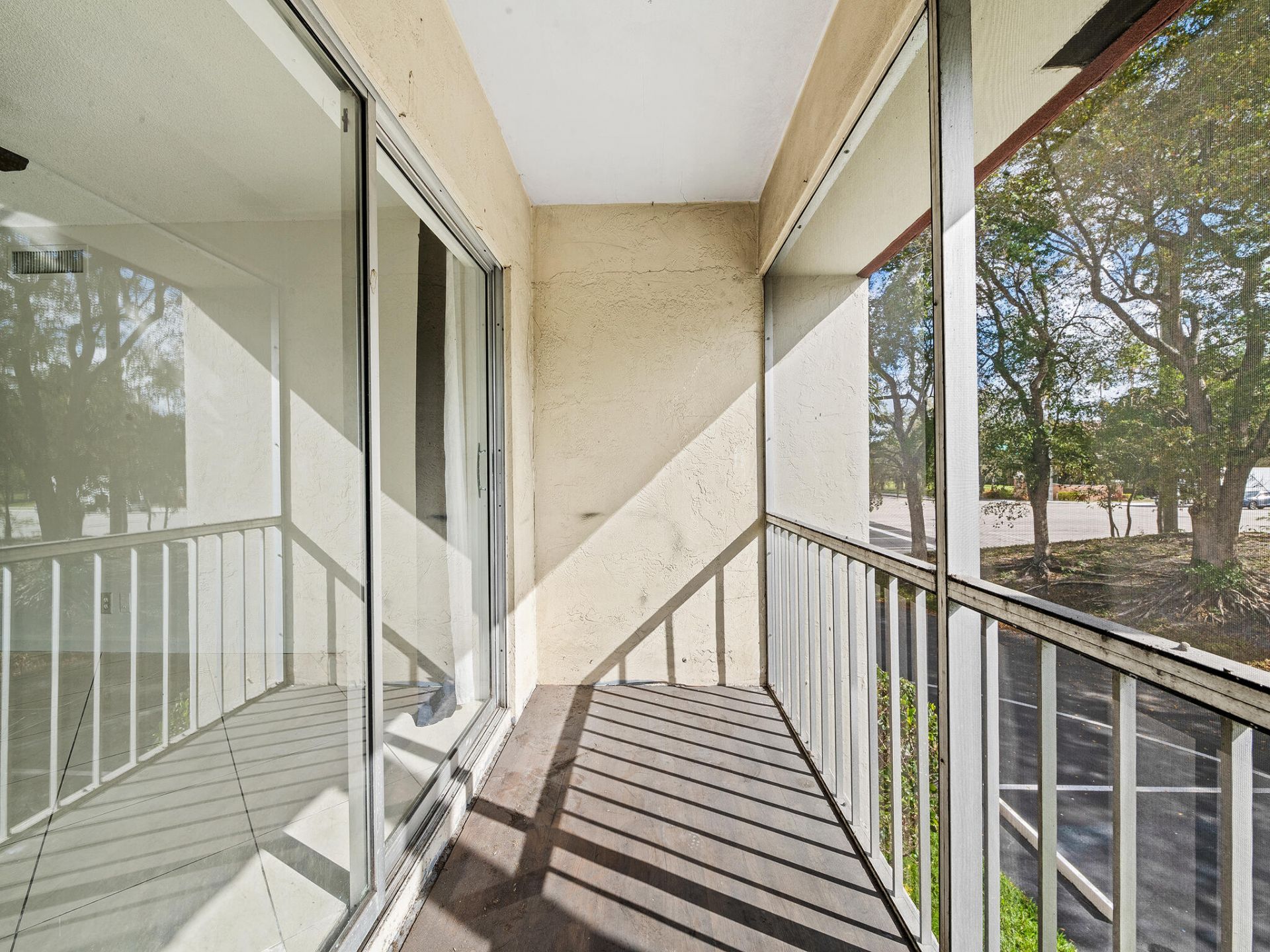 1 Jacaranda Country Club Drive, Unit 202, Plantation, FL 33324 Photo