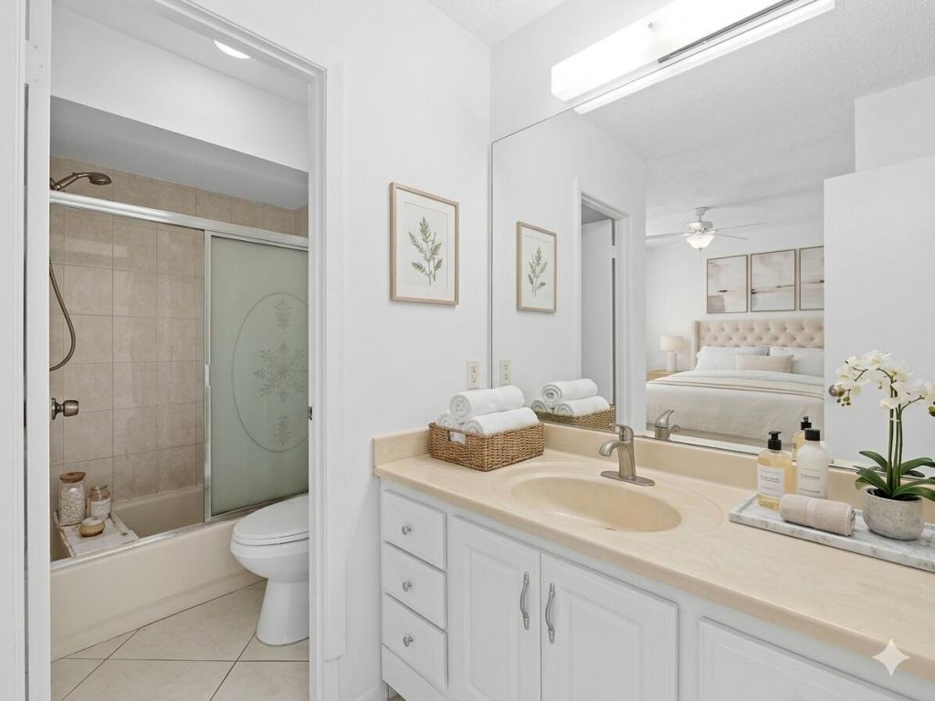 1 Jacaranda Country Club Drive, Unit 202, Plantation, FL 33324 Photo