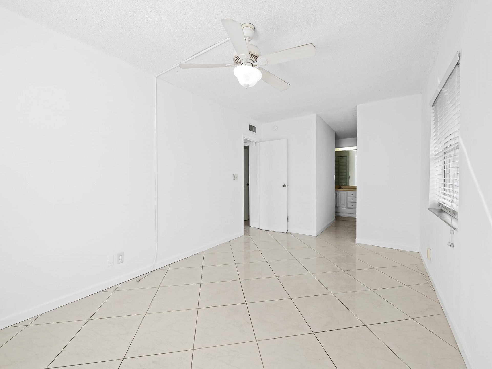 1 Jacaranda Country Club Drive, Unit 202, Plantation, FL 33324 Photo
