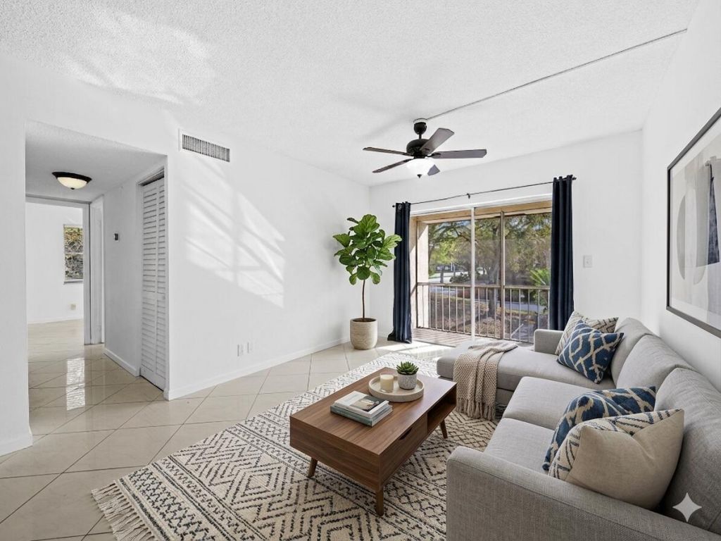 1 Jacaranda Country Club Drive, Unit 202, Plantation, FL 33324 Photo