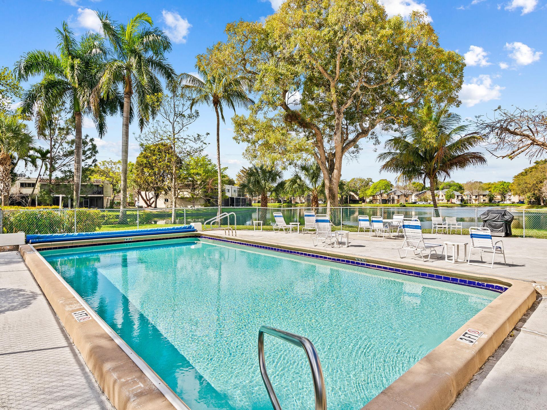 1 Jacaranda Country Club Drive, Unit 202, Plantation, FL 33324 Photo