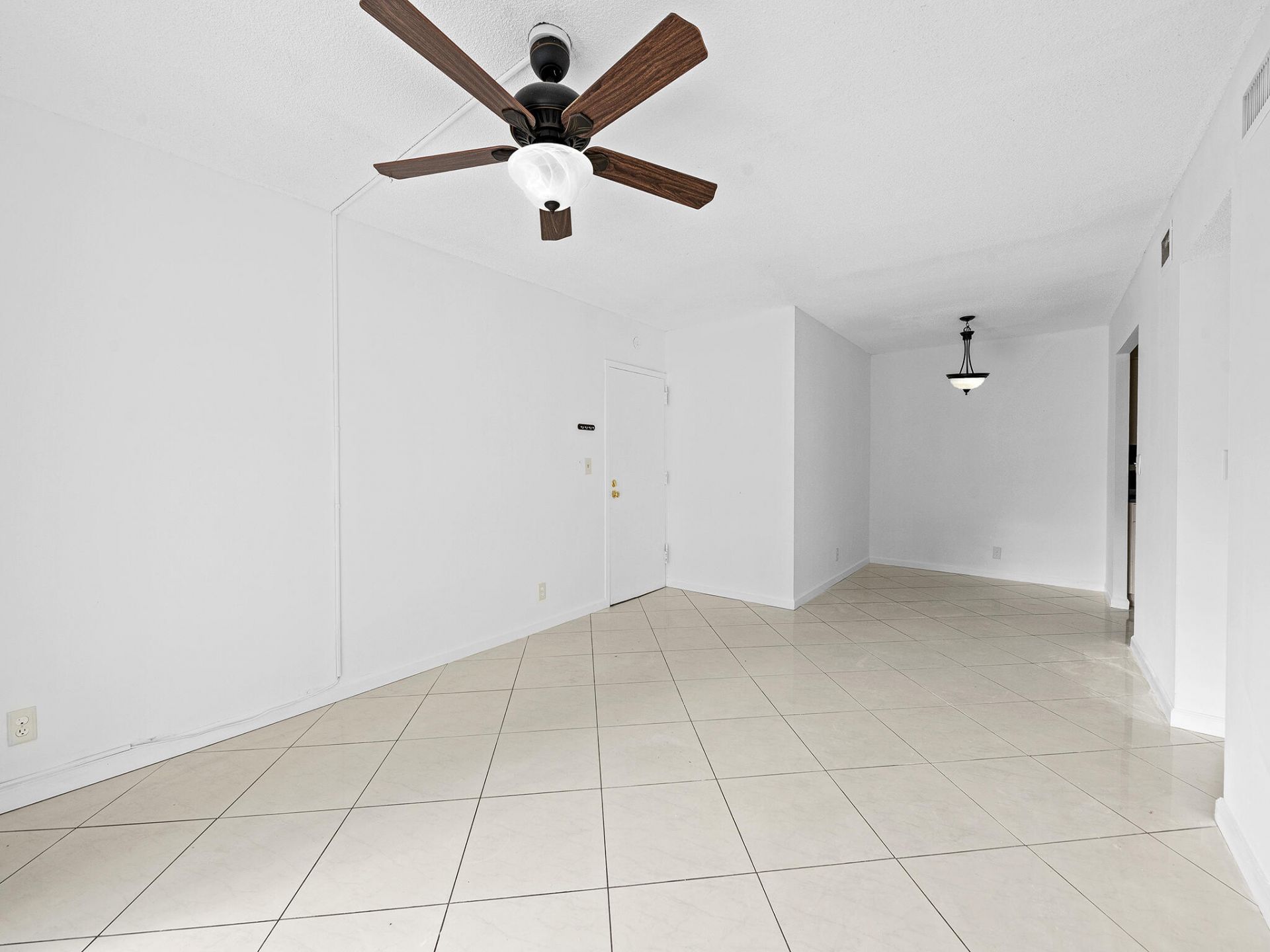 1 Jacaranda Country Club Drive, Unit 202, Plantation, FL 33324 Photo