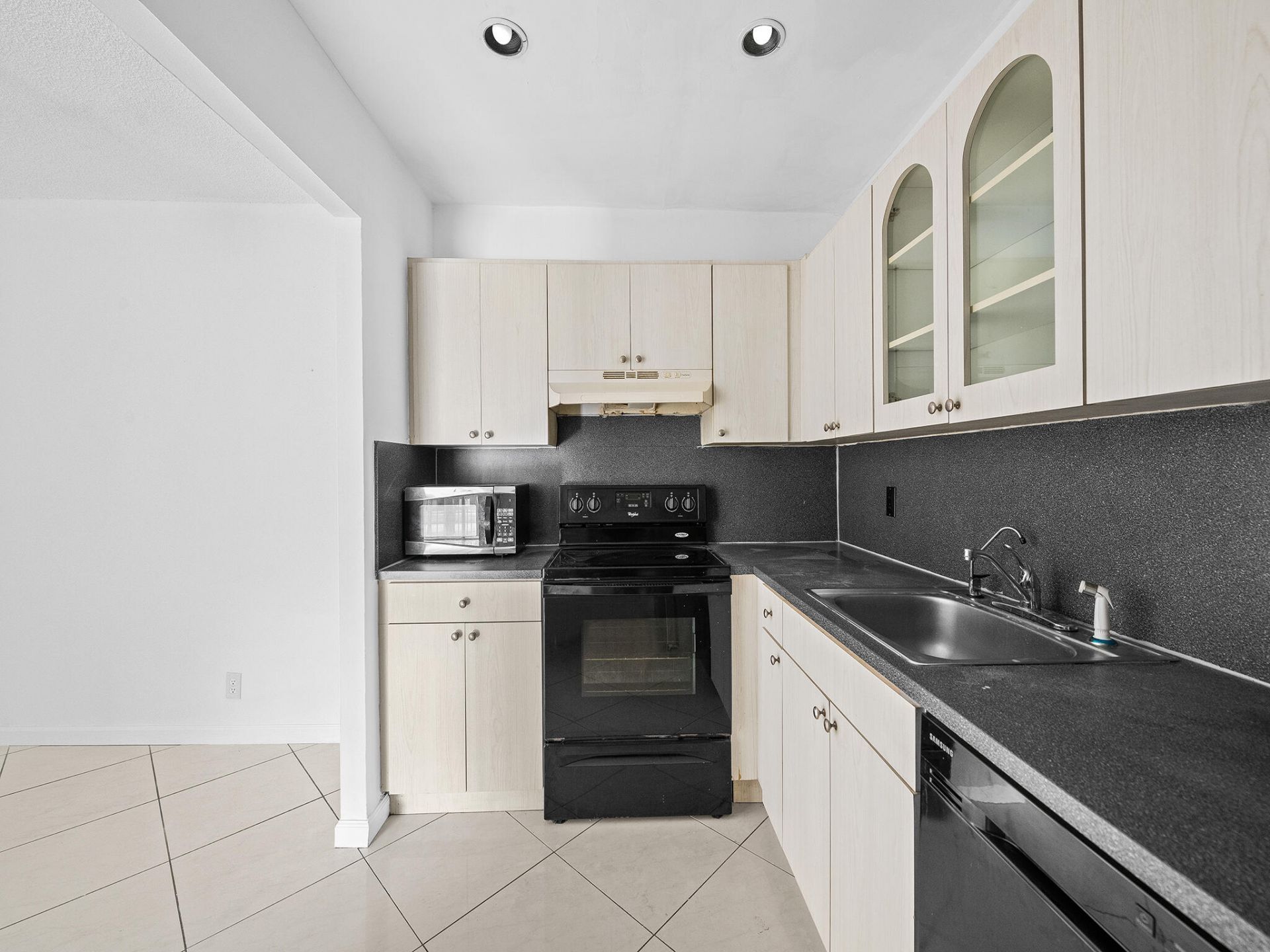 1 Jacaranda Country Club Drive, Unit 202, Plantation, FL 33324 Photo