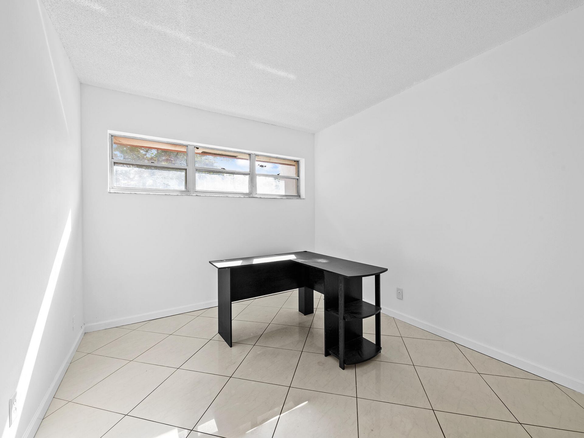 1 Jacaranda Country Club Drive, Unit 202, Plantation, FL 33324 Photo