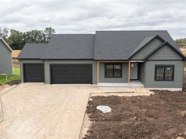 3822 N Woodbury Lane, Janesville, WI 53545