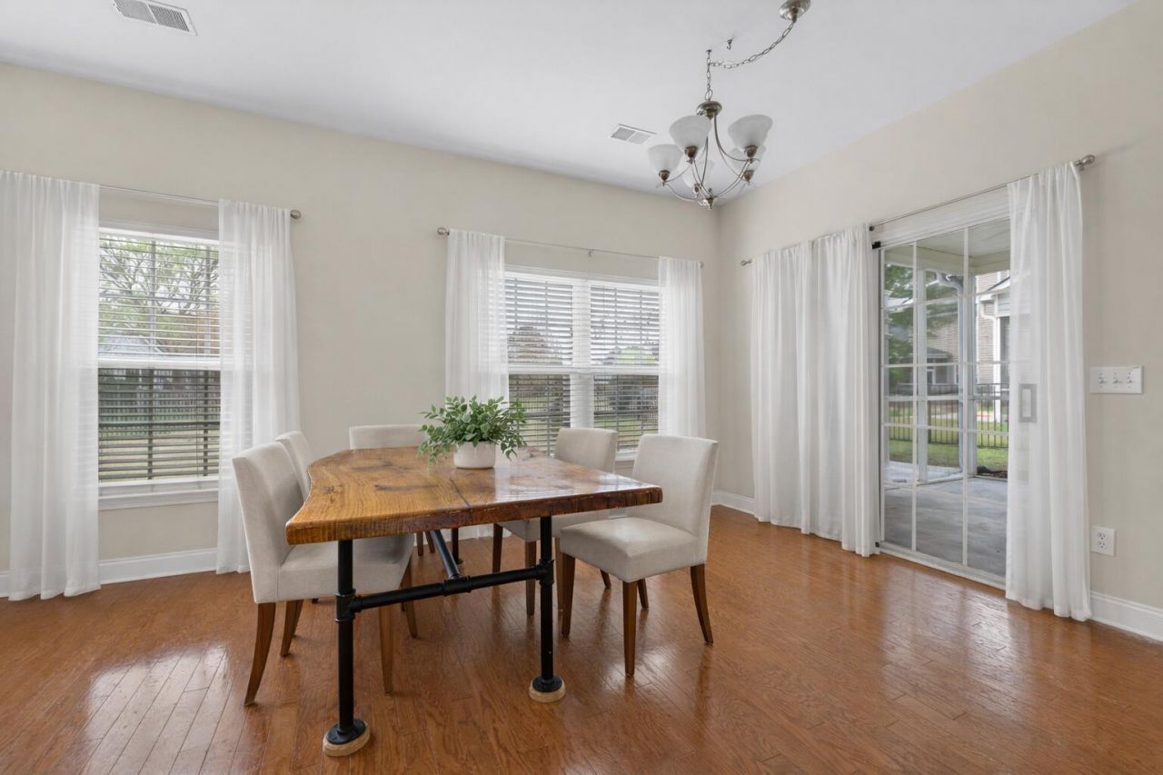 146 Back Tee Circle Photo 10