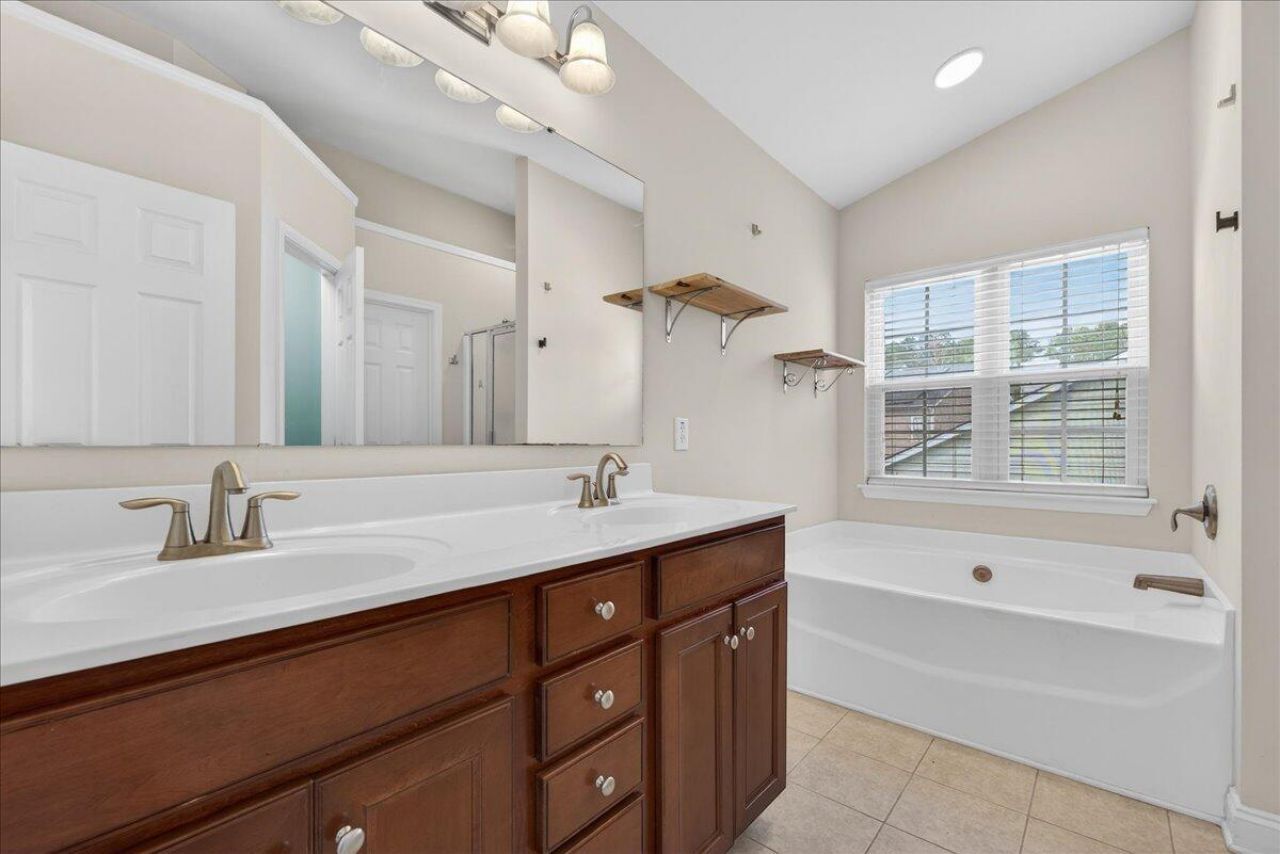 146 Back Tee Circle Photo 16