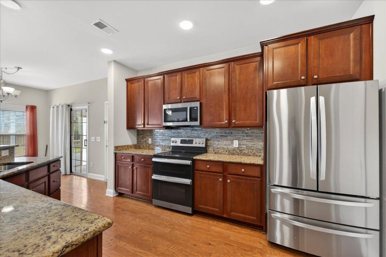 146 Back Tee Circle Photo 6