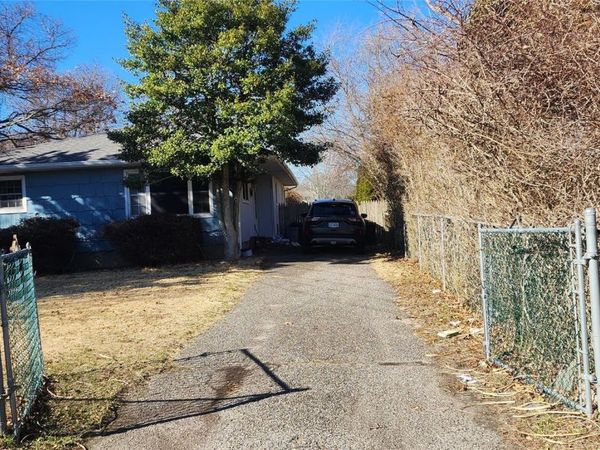 123 St George Drive E, Shirley, NY 11967