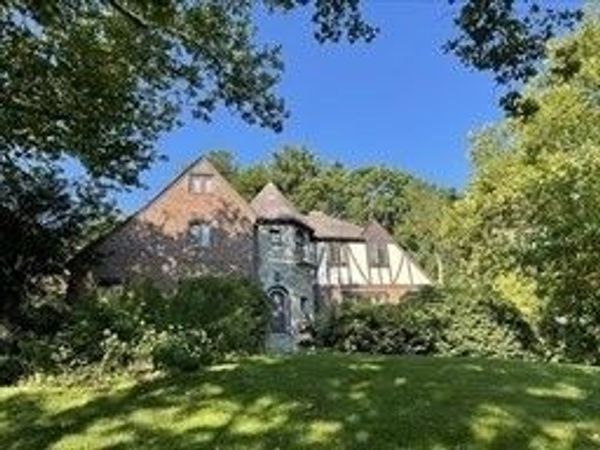 16 Alberta Rd, Brookline, MA 02467
