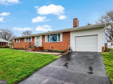 8909 HILL PLACE, MANASSAS, VA 20110