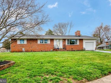 8909 HILL PLACE, MANASSAS, VA 20110