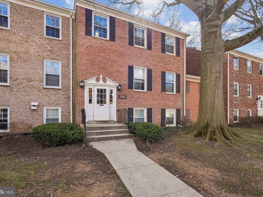 796 Quince Orchard Boulevard, Unit 201, Gaithersburg, MD 20878 Main Photo