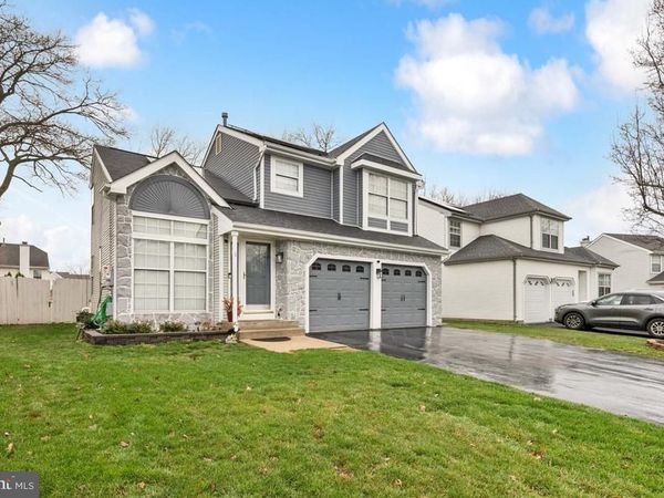 6 BERKELY DRIVE, BURLINGTON, NJ 08016