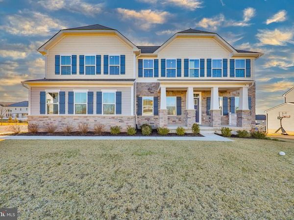 2890 HAWK VALLEY COURT, CENTER VALLEY, PA 18034