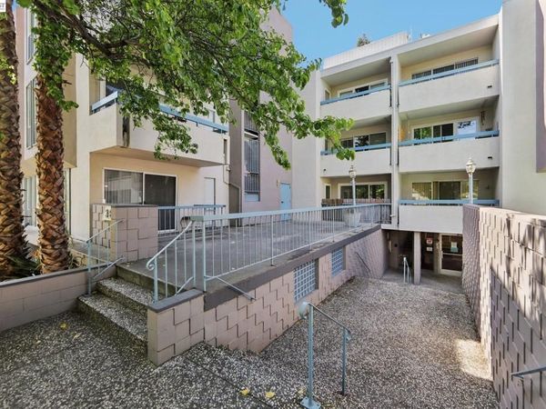 385 Jayne Avenue, Unit 205, Oakland, CA 94610