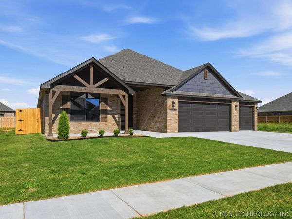 10868 S 278th East Avenue, Coweta, OK 74429