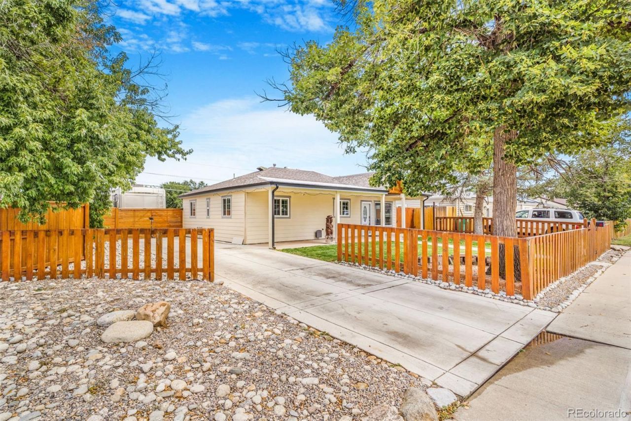 884 Vaughn Street, Aurora, CO 80011 Main Photo