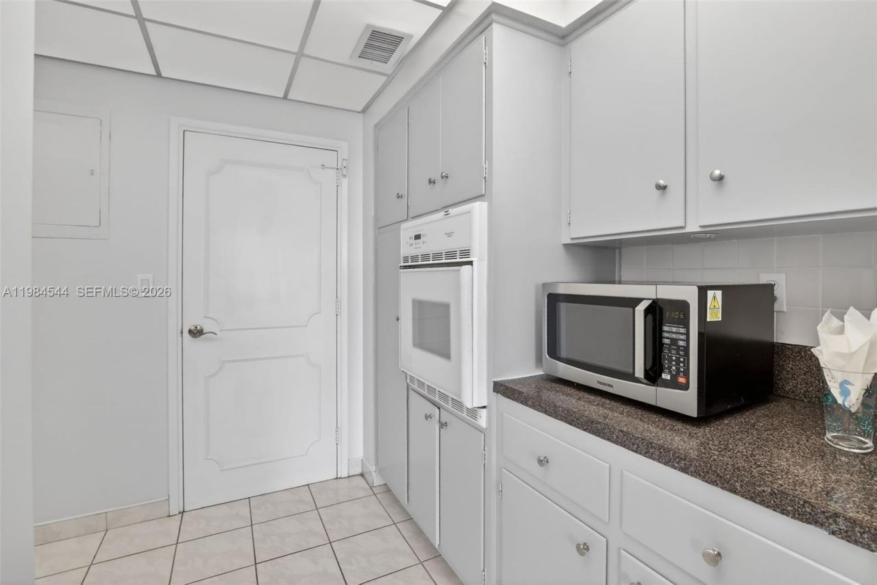 3233 NE 34th St, Unit 1207, Fort Lauderdale, FL 33308 Photo