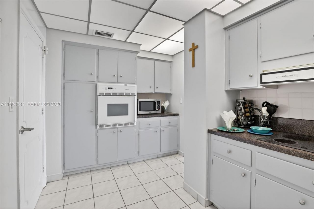 3233 NE 34th St, Unit 1207, Fort Lauderdale, FL 33308 Photo