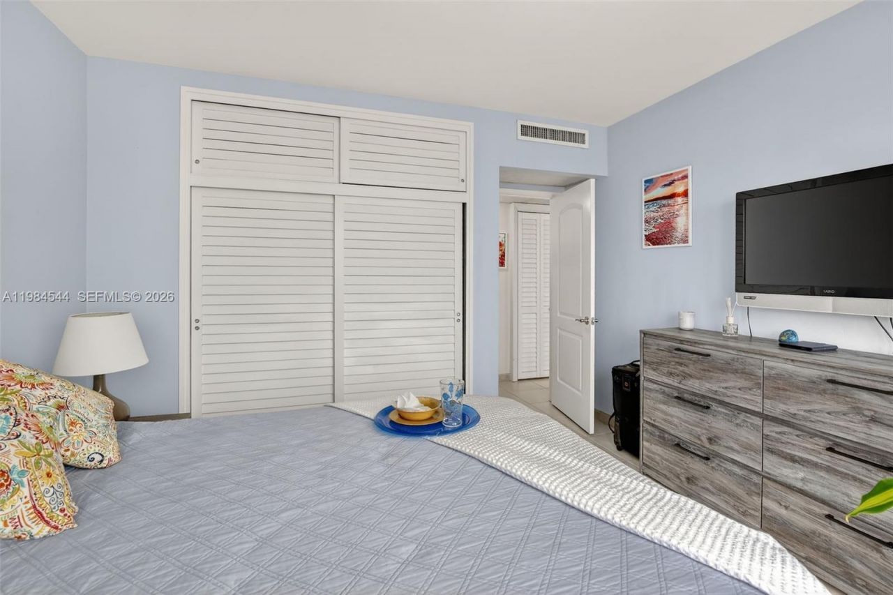 3233 NE 34th St, Unit 1207, Fort Lauderdale, FL 33308 Photo