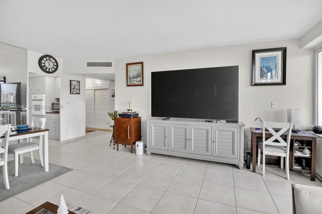 3233 NE 34th St, Unit 1207, Fort Lauderdale, FL 33308 Photo