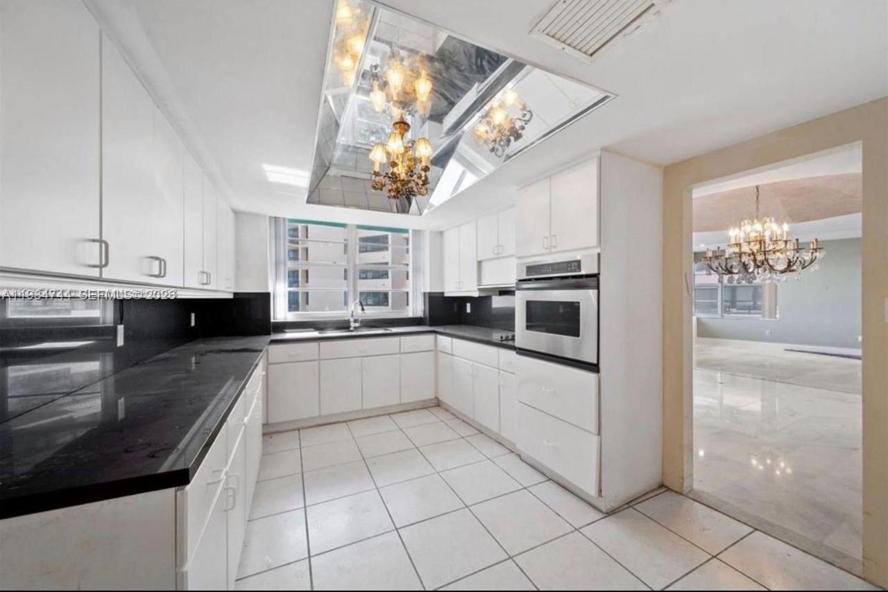 5255 Collins Ave, Unit 5J, Miami Beach, FL 33140 Photo