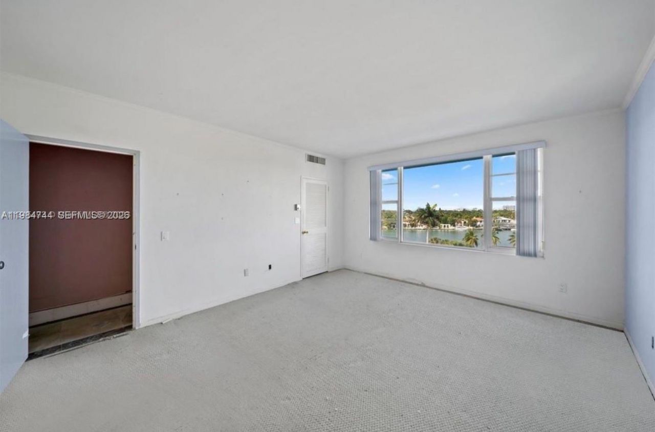 5255 Collins Ave, Unit 5J, Miami Beach, FL 33140 Photo