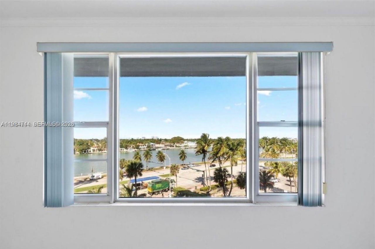 5255 Collins Ave, Unit 5J, Miami Beach, FL 33140 Photo