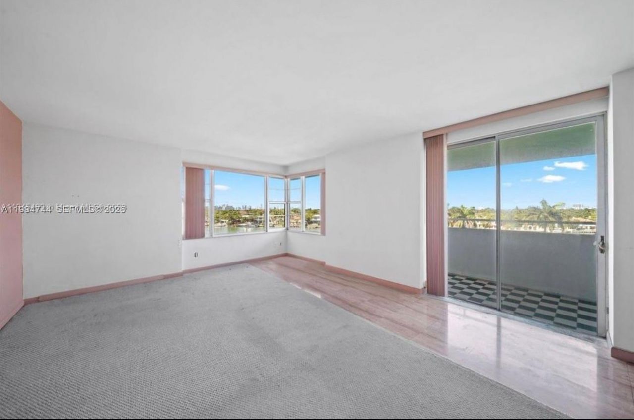 5255 Collins Ave, Unit 5J, Miami Beach, FL 33140 Photo