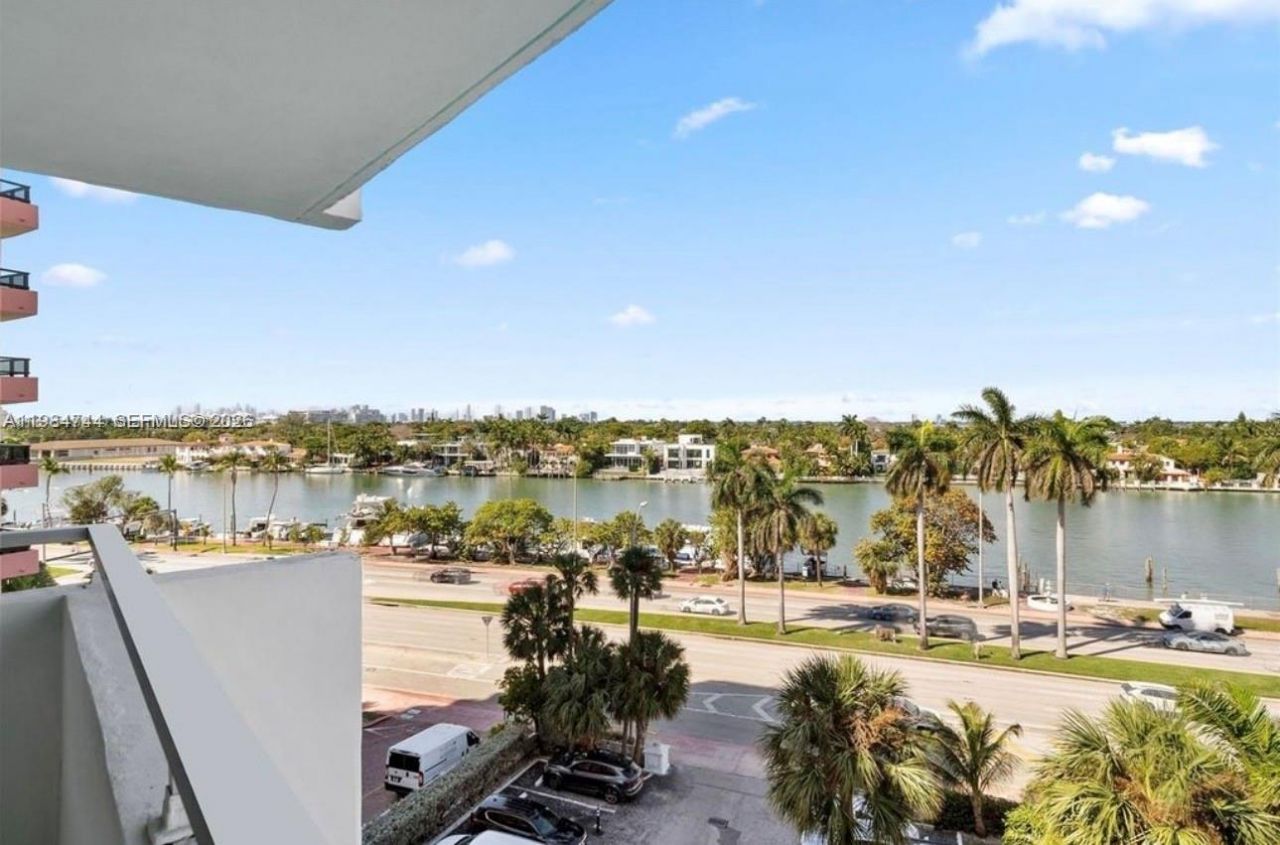 5255 Collins Ave, Unit 5J, Miami Beach, FL 33140 Photo