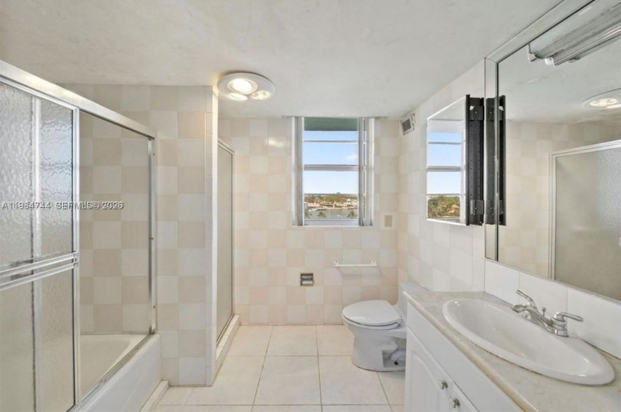 5255 Collins Ave, Unit 5J, Miami Beach, FL 33140 Photo