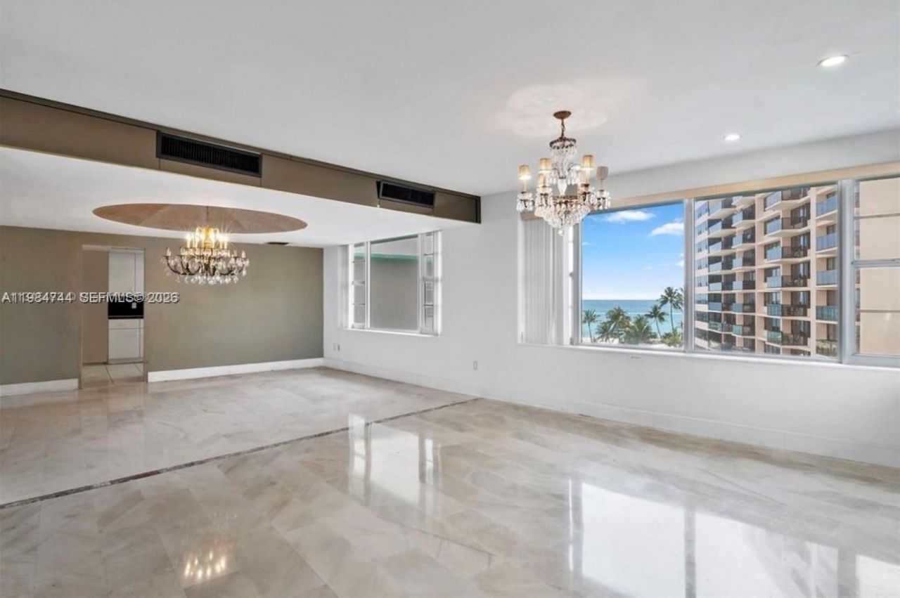 5255 Collins Ave, Unit 5J, Miami Beach, FL 33140 Photo