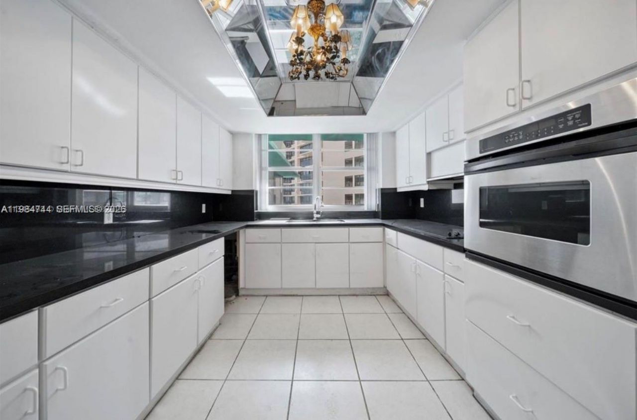 5255 Collins Ave, Unit 5J, Miami Beach, FL 33140 Photo