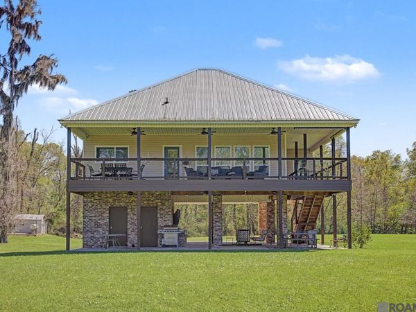 17693 Cove Ln, Port Vincent, LA 70726