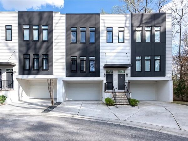 1099 Briar Cove Circle, Atlanta, GA 30329