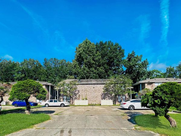 934 Hammond Manor Dr, Baton Rouge, LA 70816
