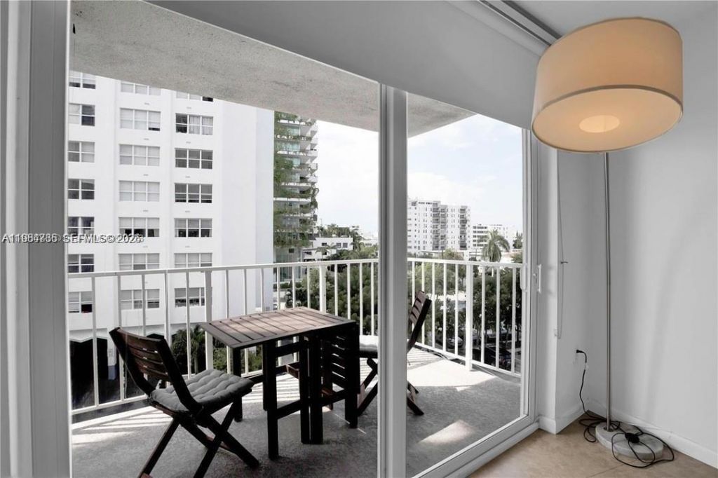 1228 West Ave, Unit 308, Miami Beach, FL 33139 Photo