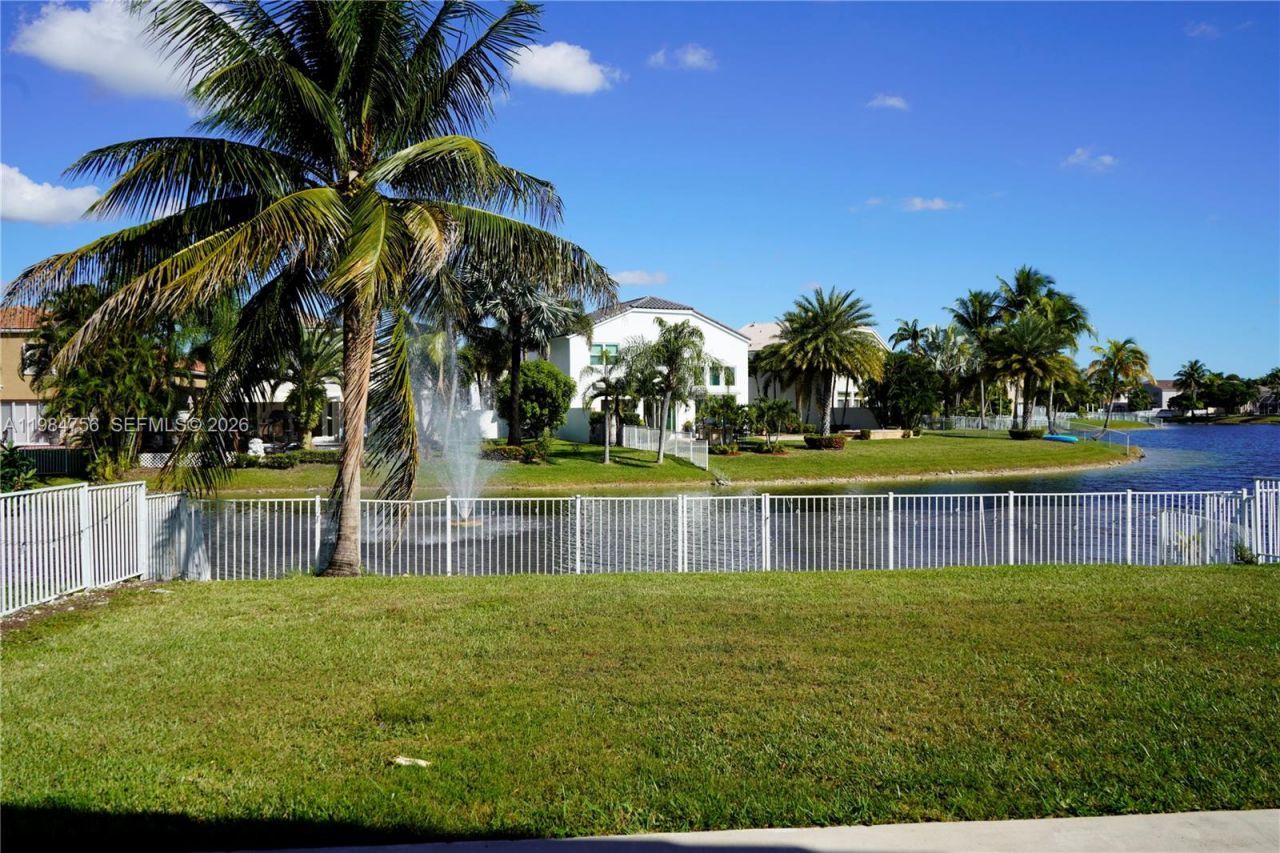 1471 NW 159th Ave , Pembroke Pines, FL 33028 Photo