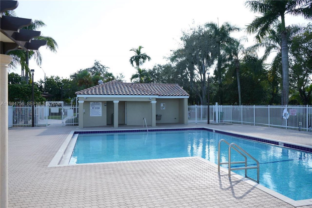 1471 NW 159th Ave , Pembroke Pines, FL 33028 Photo