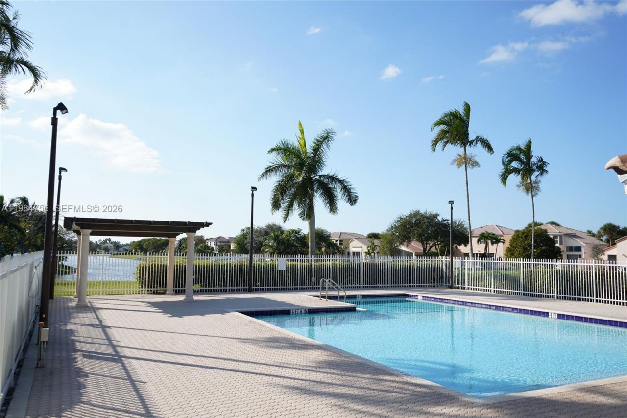 1471 NW 159th Ave , Pembroke Pines, FL 33028 Photo