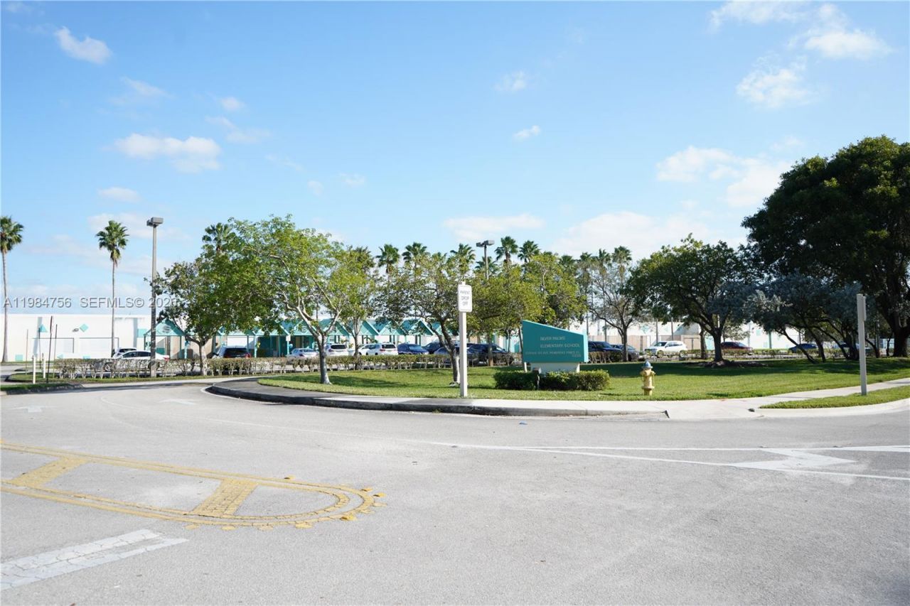 1471 NW 159th Ave , Pembroke Pines, FL 33028 Photo