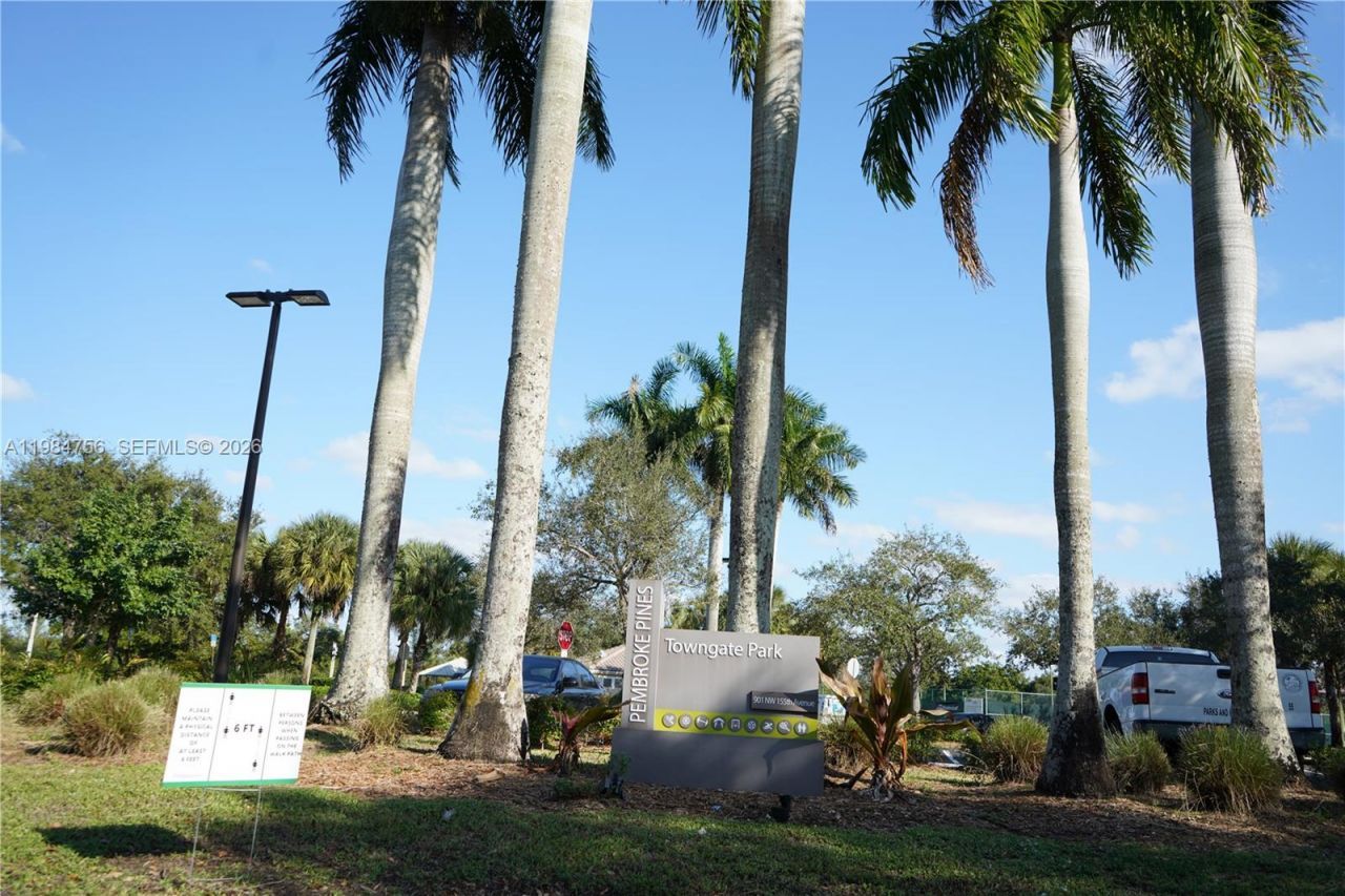1471 NW 159th Ave , Pembroke Pines, FL 33028 Photo