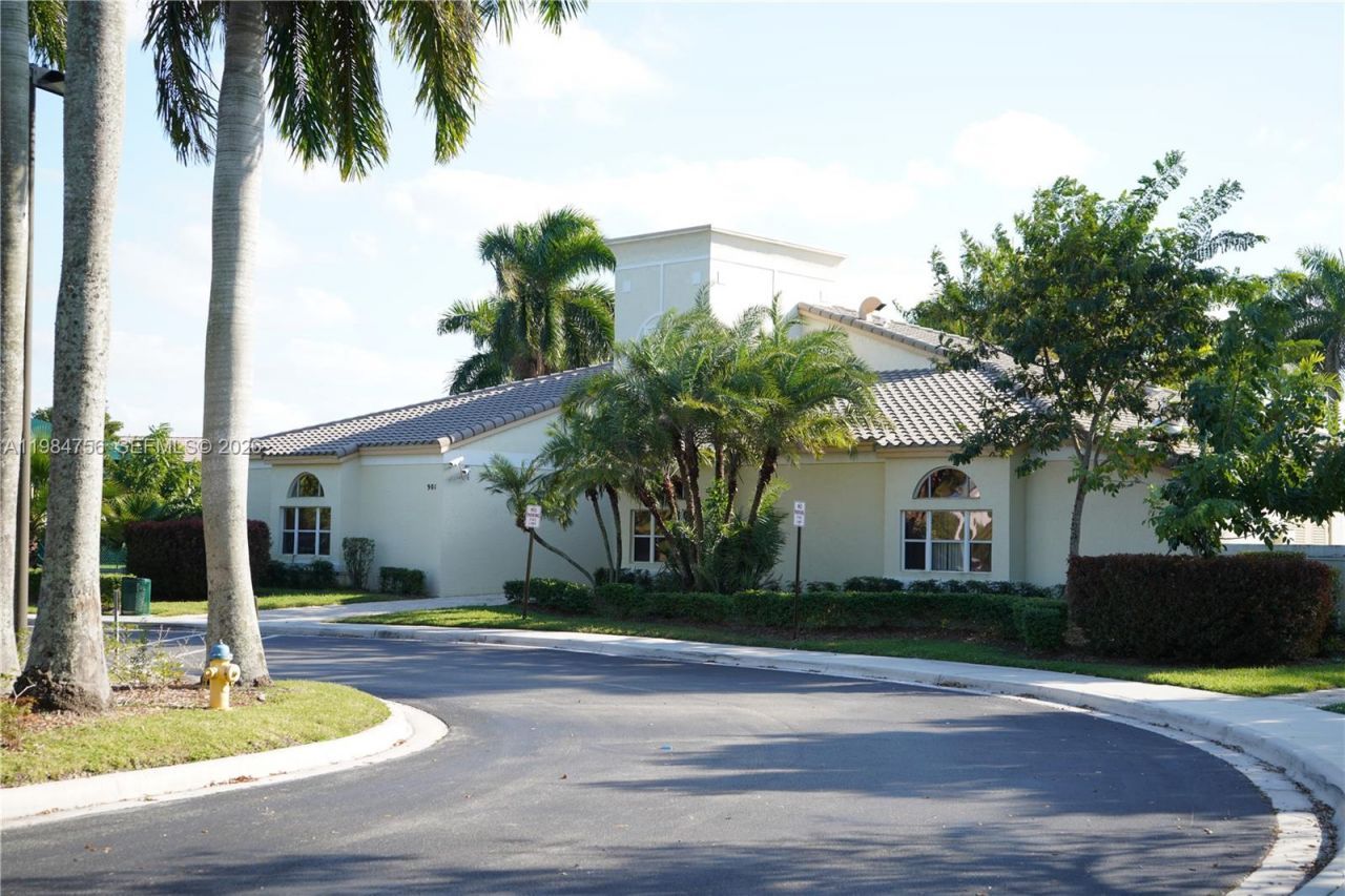 1471 NW 159th Ave , Pembroke Pines, FL 33028 Photo